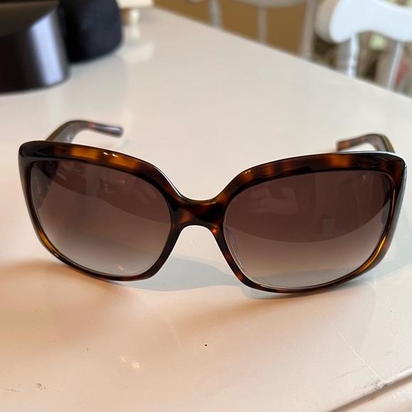 Gucci Accessories - Gucci sunglasses.